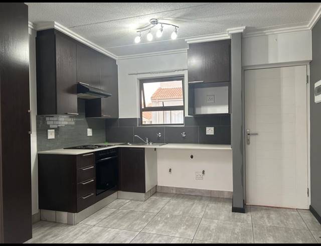 1 BEDROOM APARTMENT FOR SALE IN BRYANSTON